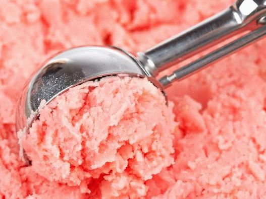 Класически сладолед, конус, плодов лед или коктейлна плувка - постоянно лечение в горещо време