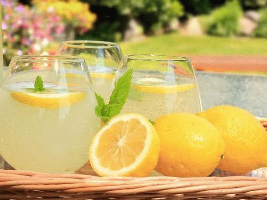 Лимонада - сладък и кисел роднина на леден чай
