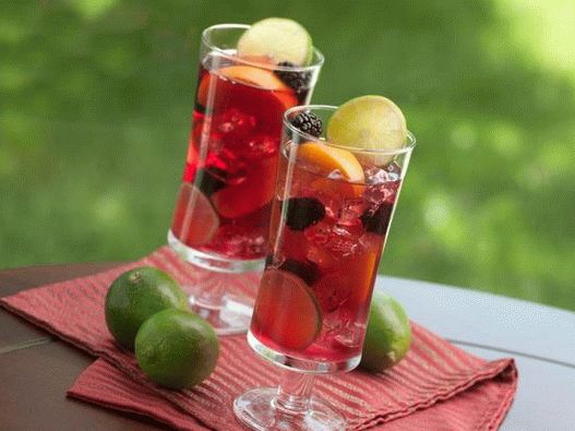 Sangria е лесен и ефективен начин да използвате плодове под формата на напитка.