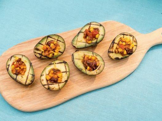 Снимка с авокадо на скара на скара