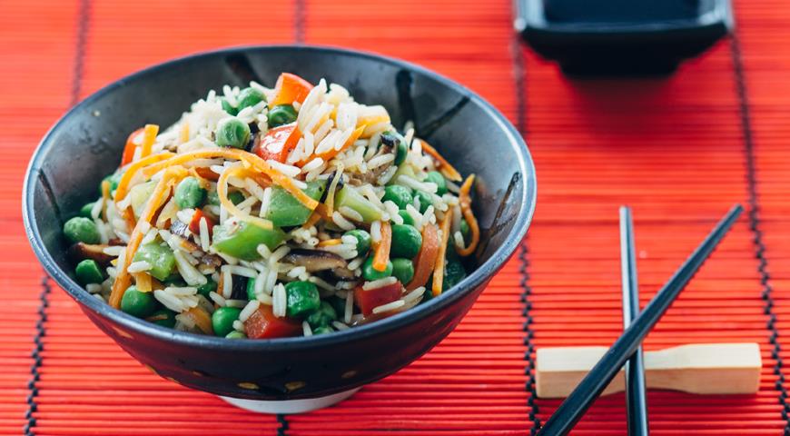 Азиатски ориз със зеленчуци
