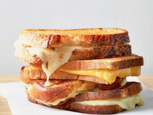 Снимка на ястието - перфектен сандвич с горещо сирене