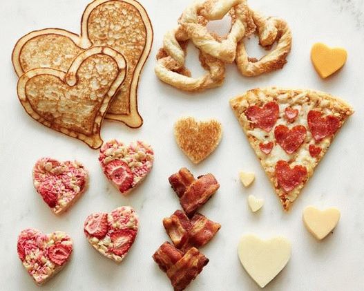 Снимка на ястия във формата на сърце за Свети Валентин