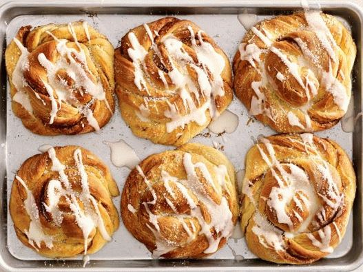 Снимка на Twist булочки в Glaze