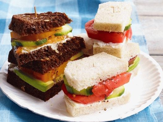 Фото сандвичи с чай с домати