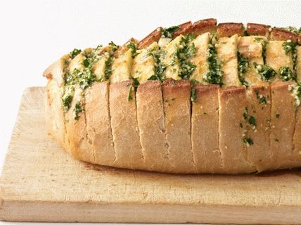 Фото чесън хляб с магданоз