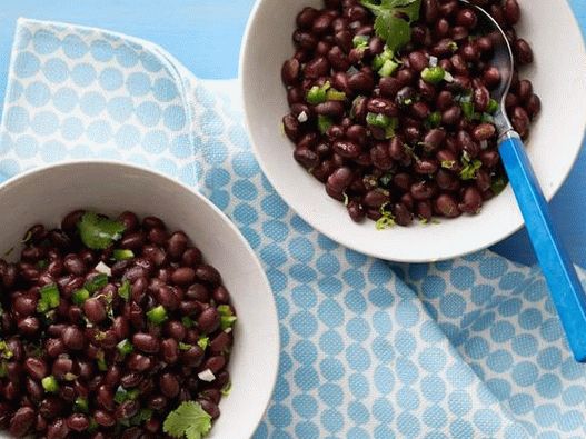 Фото черни бобчета, пържени с люти чушки