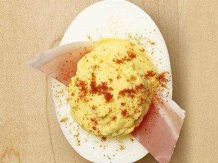 Фото пълнени яйца на испански