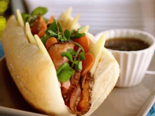 Фото френски дълбок сандвич с печено говеждо месо и месо