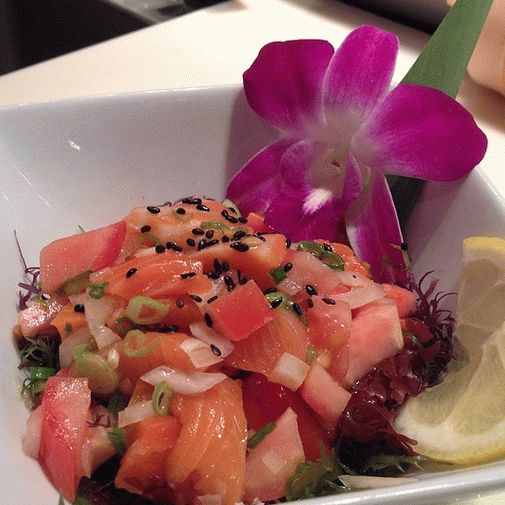Фото хавайска салата от сьомга