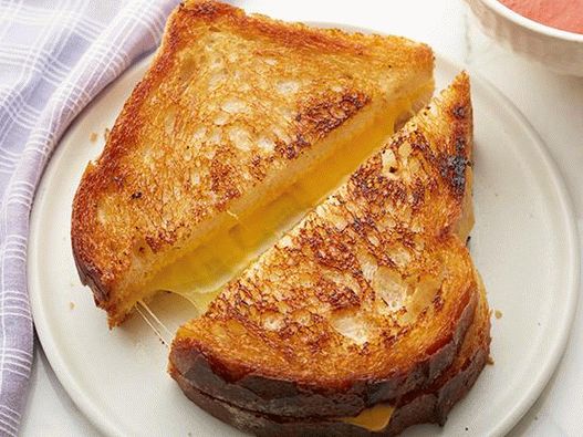 Фото сандвичи с горещо сирене