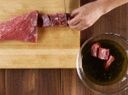 процес на мариноване на месо