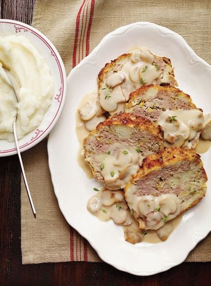 Снимка на ирландски месен хляб с млечен сос