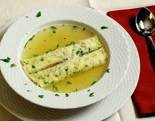 Фото италианска супа с палачинки