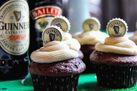 Снимка на Cupcakes на тъмна бира със сметана