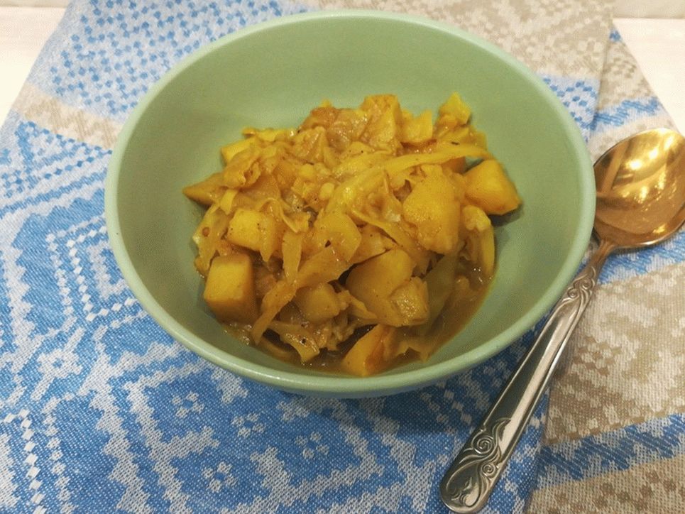 Зеле и къри картофи