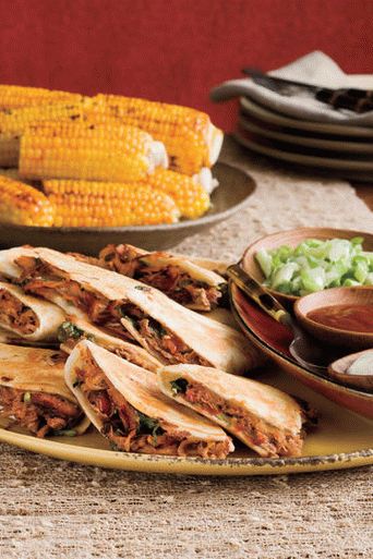 Снимка на Quesadilla с пуешко и песто