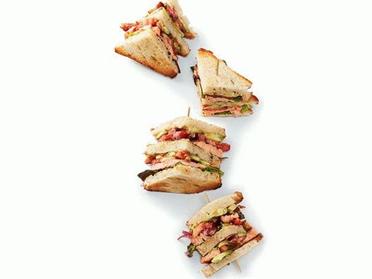 Фотоклуб на сандвичи със сьомга на скара