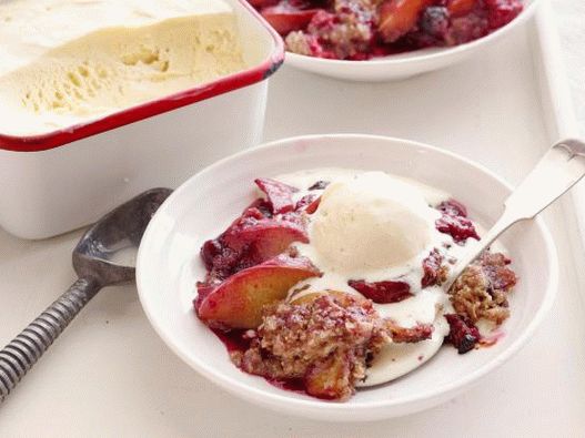 Photo Cobbler с праскови и пекан в бавна готварска печка