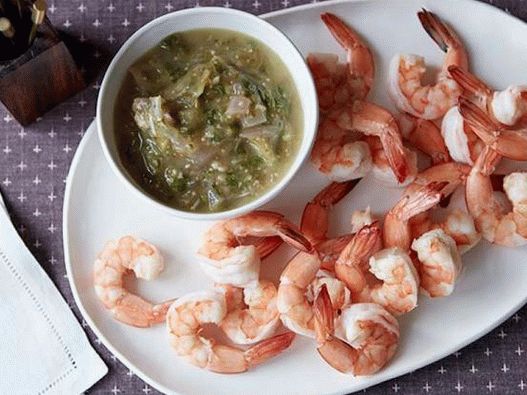 Фото коктейл от скариди със сос от физалис и хрян