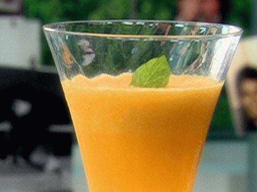 Фото коктейл с шампанско, мандарина и портокали