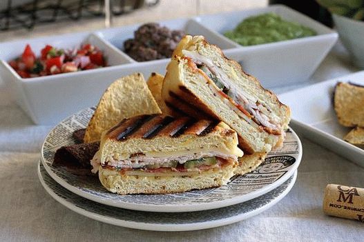 Снимка на кубински сандвич на скара