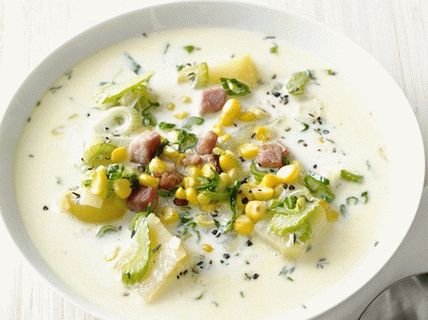 Снимка на супа от шунка и царевица