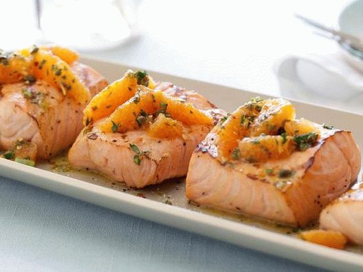 Сьомга със сос от цитрусови салса верде