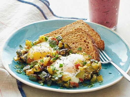 Пържени тиквички с яйца и плодово-бананов пюре