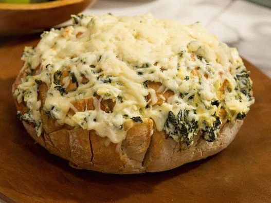Снимка на ястието - сирене хляб с потапяне на артишок и спанак