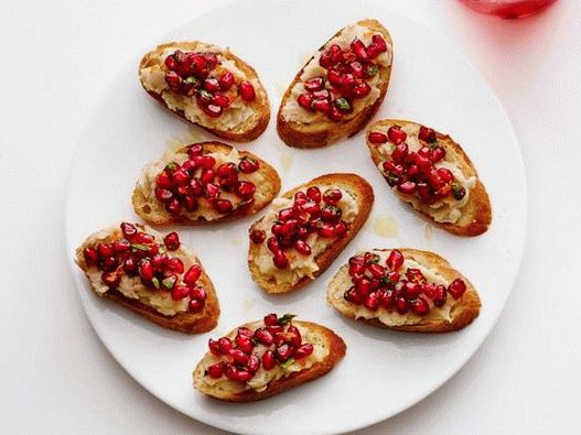 Кростини с бял боб и нар
