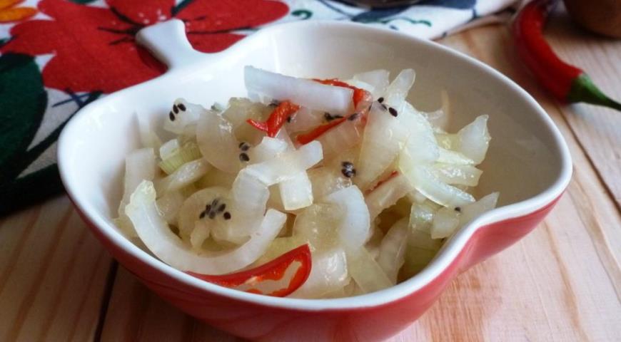 Лукът се маринова с киви