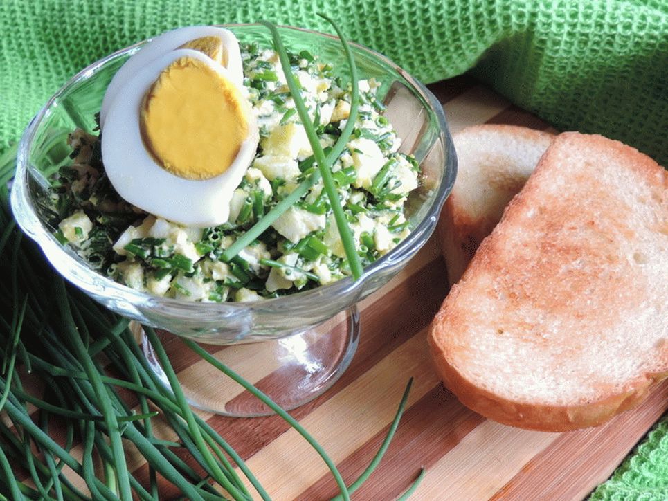 Салата от лук и яйца