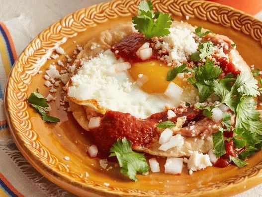 The photo на ястия - мексикански бъркани яйца - Uevos Rancheros