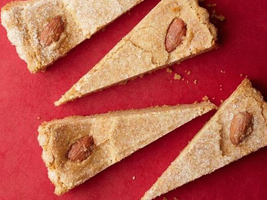 Снимка бадемова баница