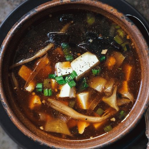 Фото супа от мисо с гъби тофу и мюер
