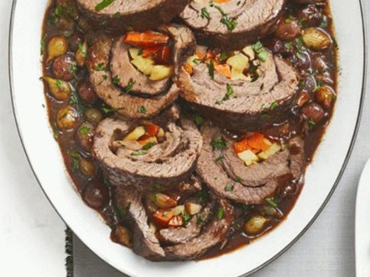 Снимка на говеждо месо месо, задушено в червено вино