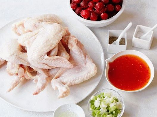 Състав на рецептата - изпечена пилешка крила с червена боровинка