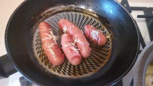 Пикантни пържени колбаси