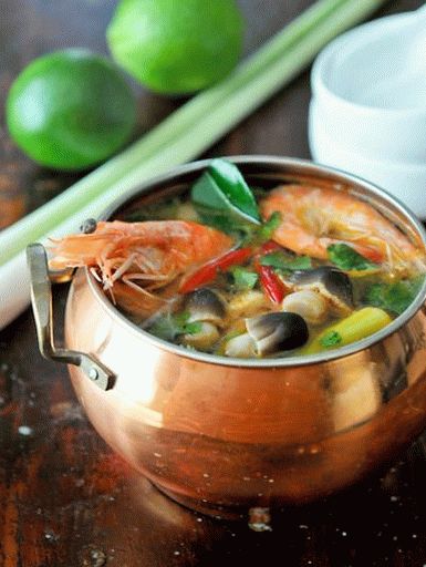 Фото пикантна супа от тайландски скариди