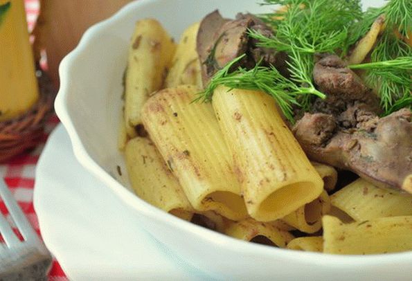 Макаронени изделия с пилешки дробчета