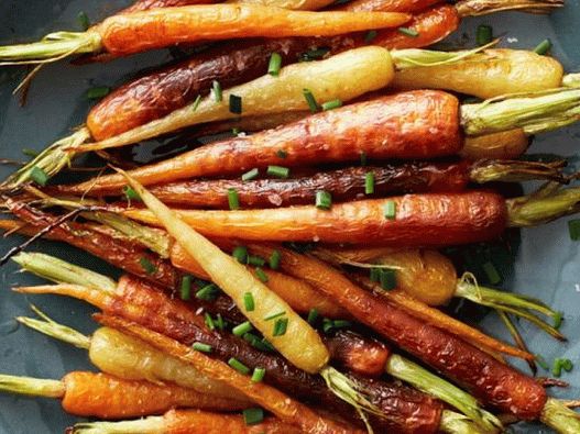 Снимка изпечени дъгови моркови