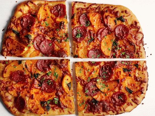 Фото пица с индийско орехче и тиква