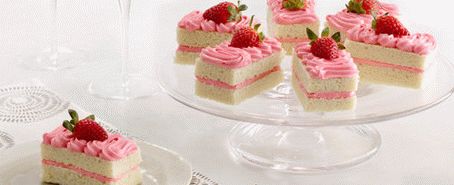 Фото шампански торти с ягоди