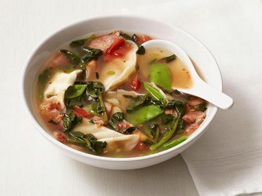 Супа с кнедли, бекон и захарен грах