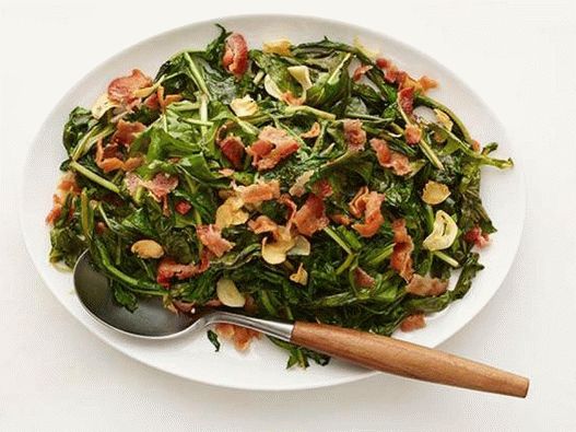 Зелените на пара с бекон