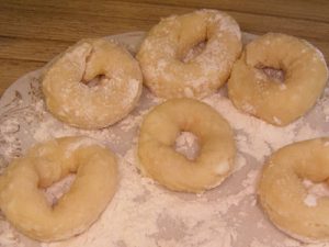 Понички с извара