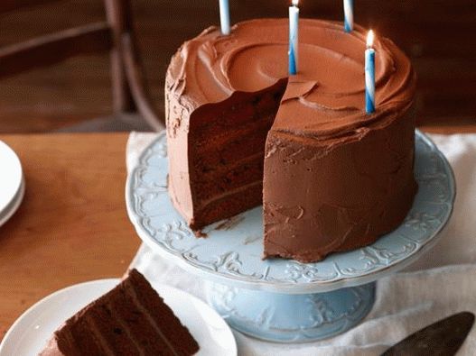 Снимка на ястието - Голяма шоколадова торта за рожден ден
