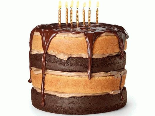 Снимка празнична торта с шоколадово-ванилова бисквита с кафе ганаш