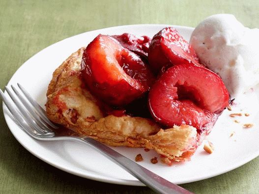 Photo Simple сливен тръп от бутер тесто